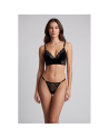 String noir en dentelle avec bijou cœur doré